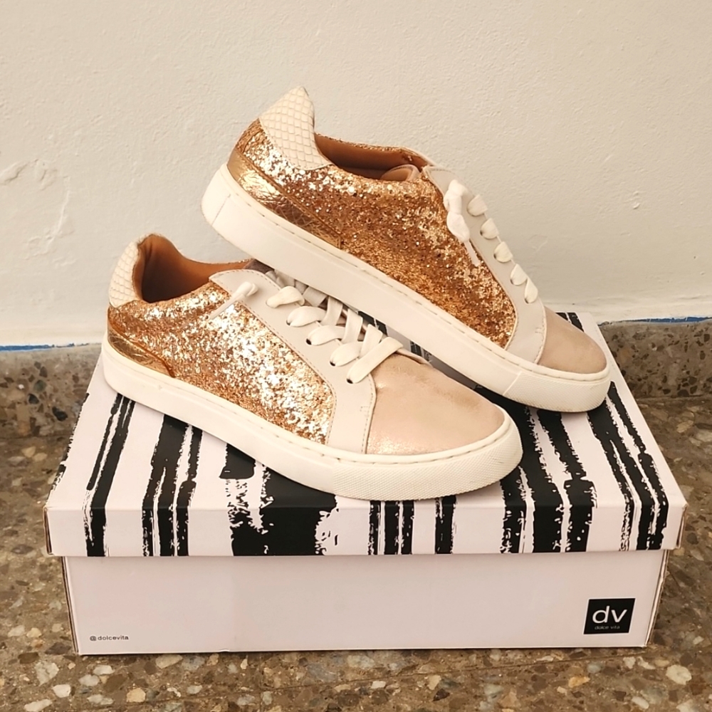 Dolce Vita Lace up sneakers